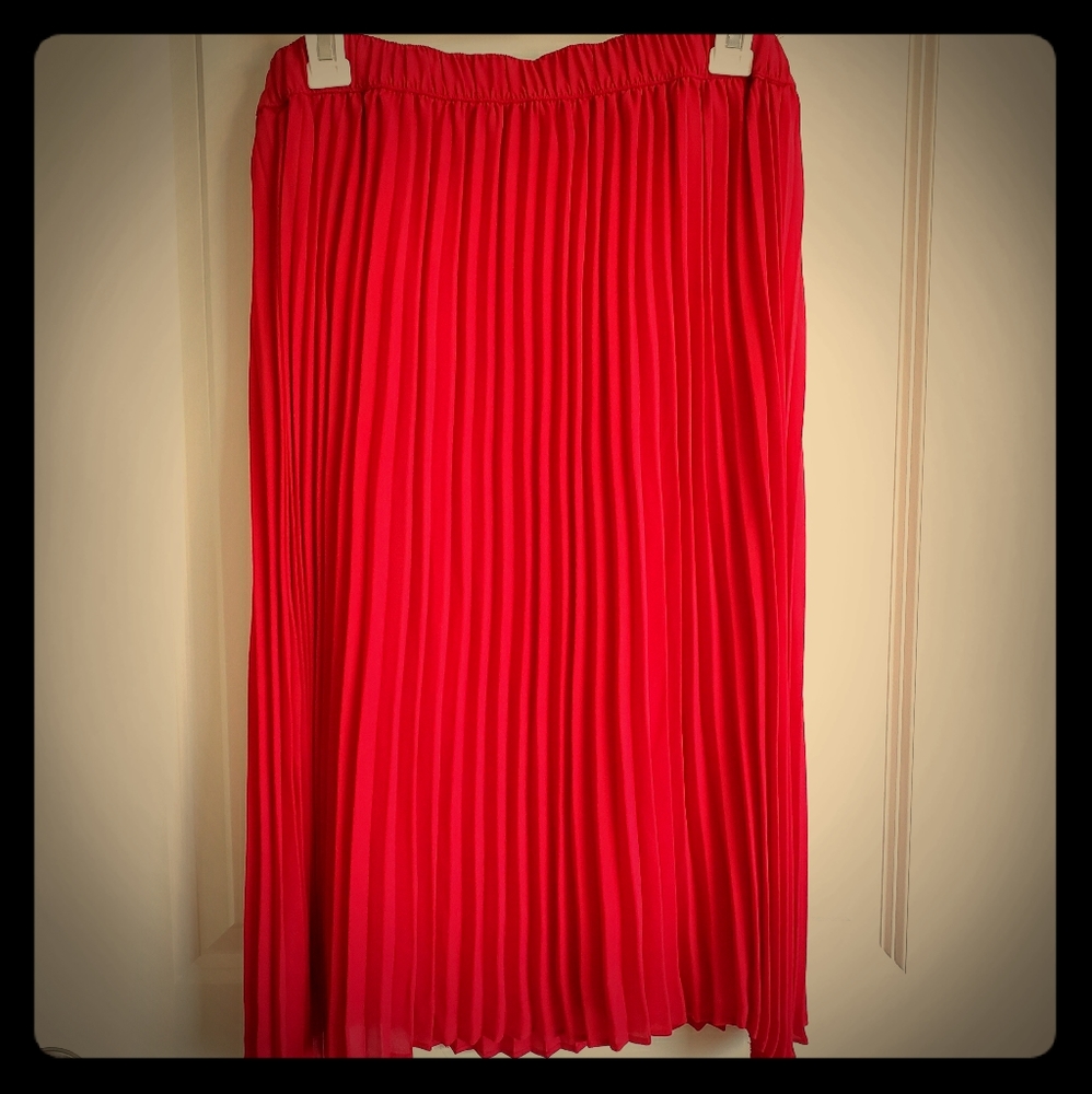 Red, Pleated, Midi skirt
